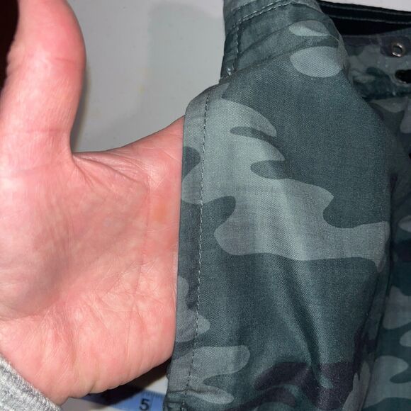 Shark Tee Men’s Board Camo 19” Shorts 32 Pockets Beach Swim Casual Vacation - Picture 5 of 10